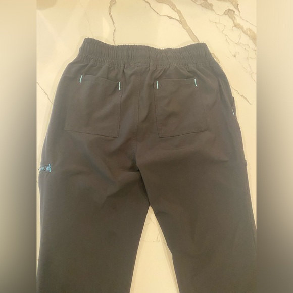 Scrubs shirt and pant set - Picture 3 of 3